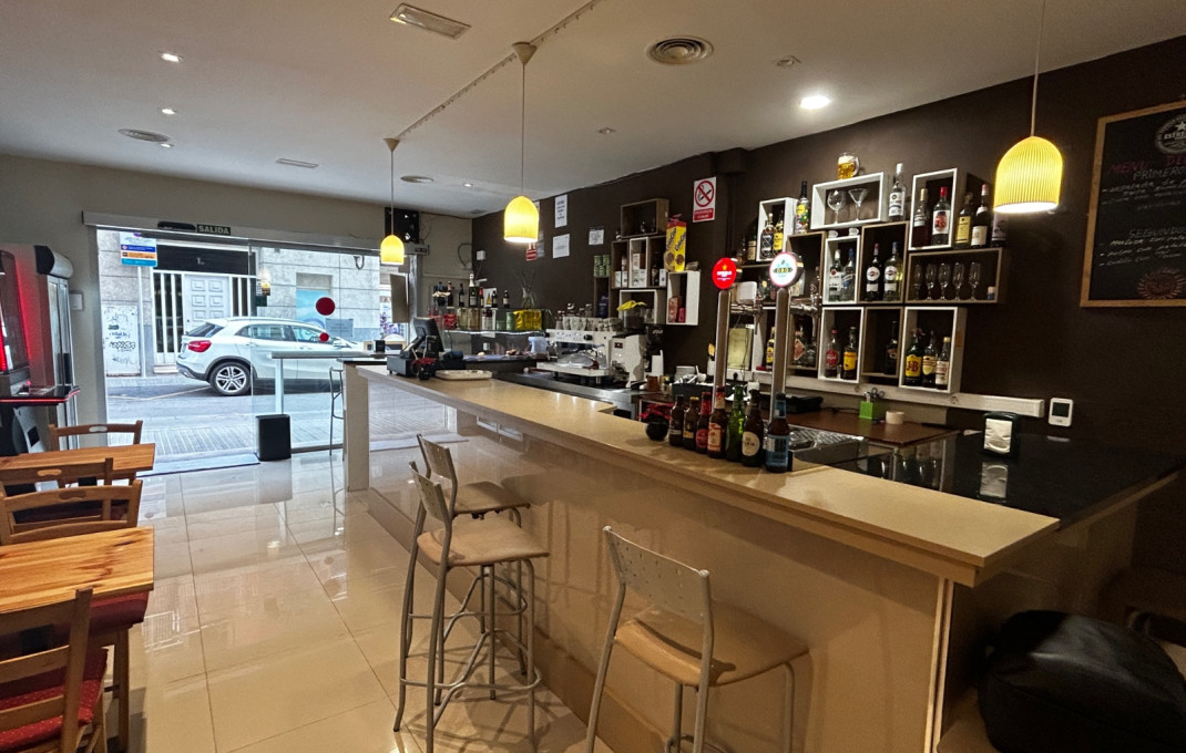 Traspaso - Bar-Cafeteria -
Sant Feliu