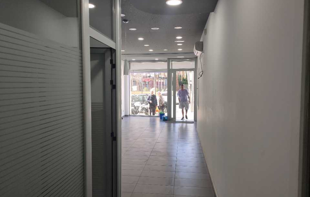 Venta - Local comercial -
Badalona - La Salut