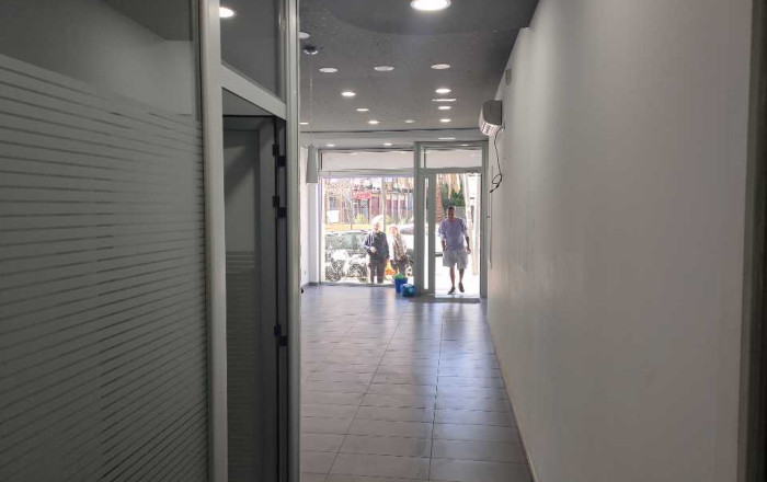 Venta - Local comercial -
Badalona - La Salut