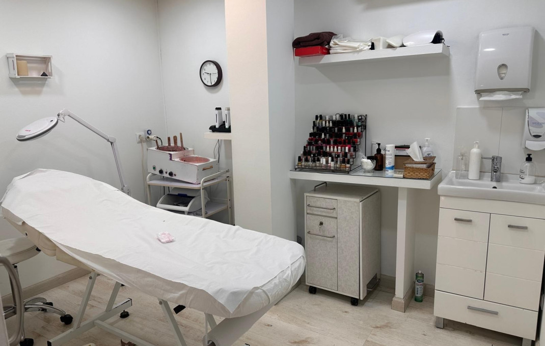 Traspaso - Peluquerias y Estetica -
Mataró - Via Europa - Parque Central