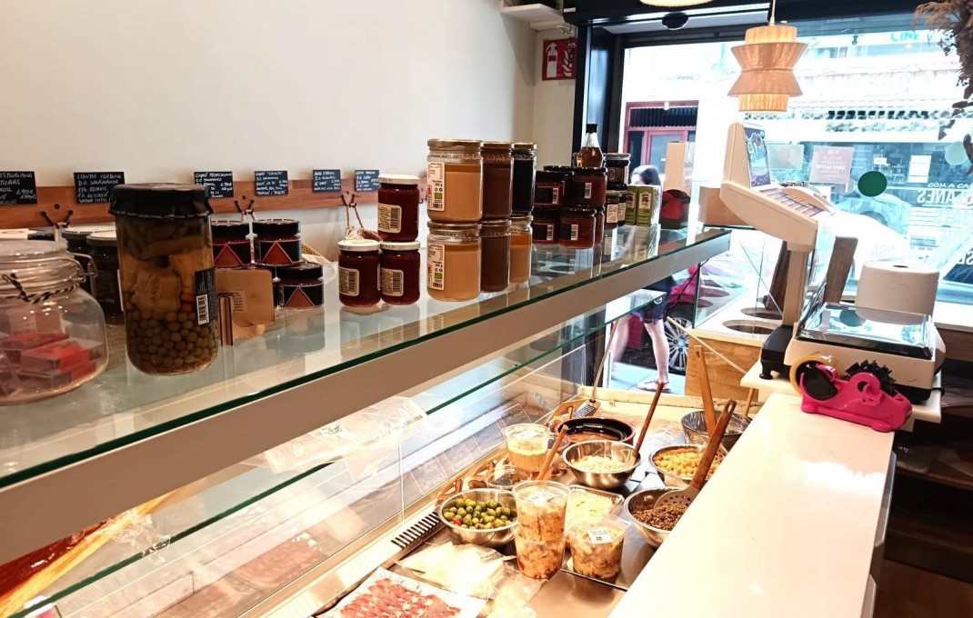 Traspaso - Tienda Alimentacion  -
Castelldefels