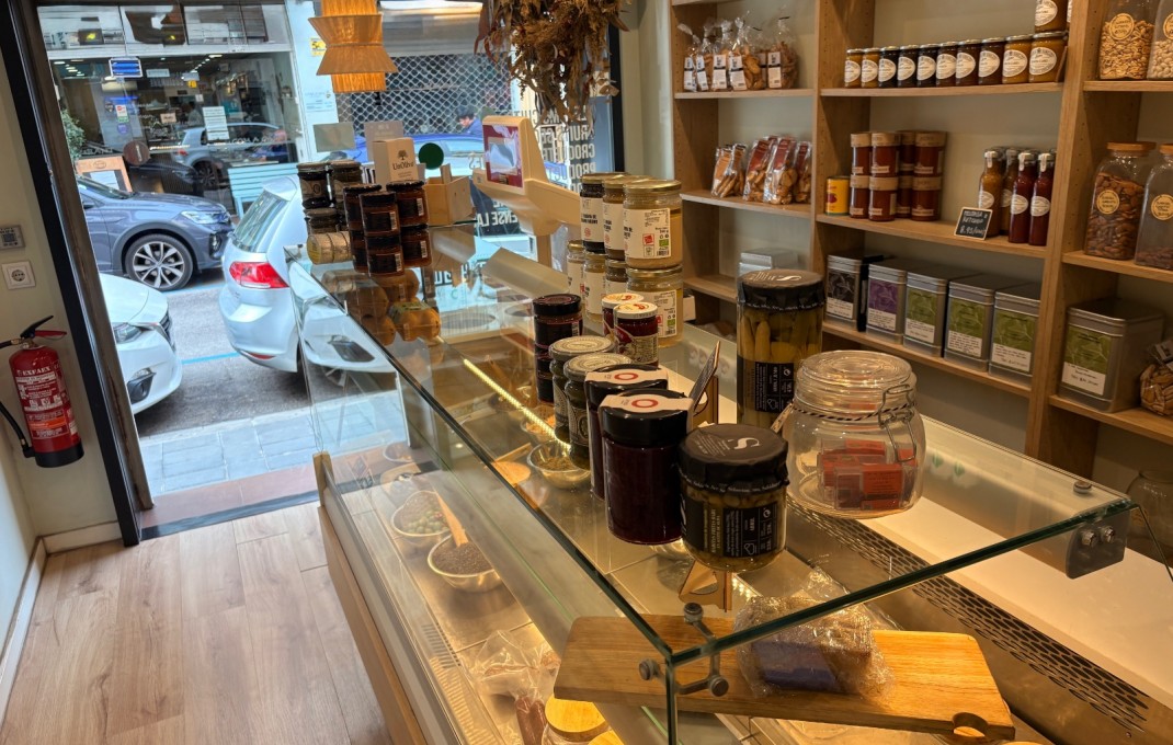 Traspaso - Tienda Alimentacion  -
Castelldefels