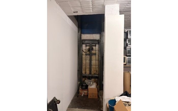 Venta - Local comercial -
Sant Boi de Llobregat