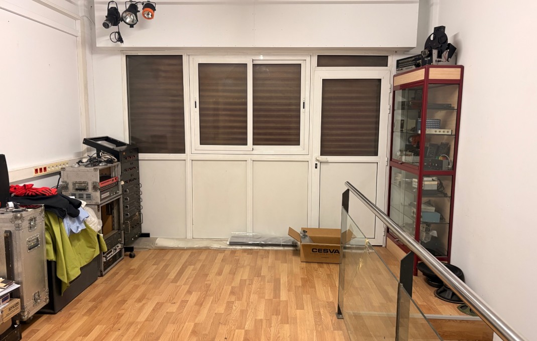 Venta - Local comercial -
Sant Boi de Llobregat
