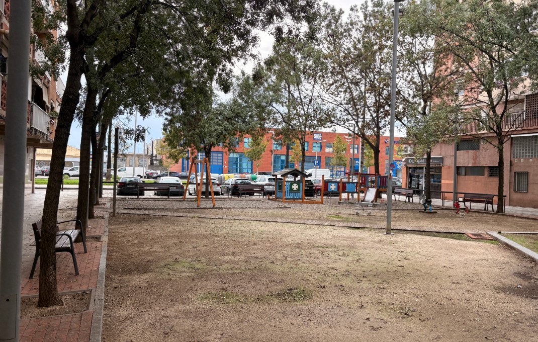 Venta - Local comercial -
Sant Boi de Llobregat