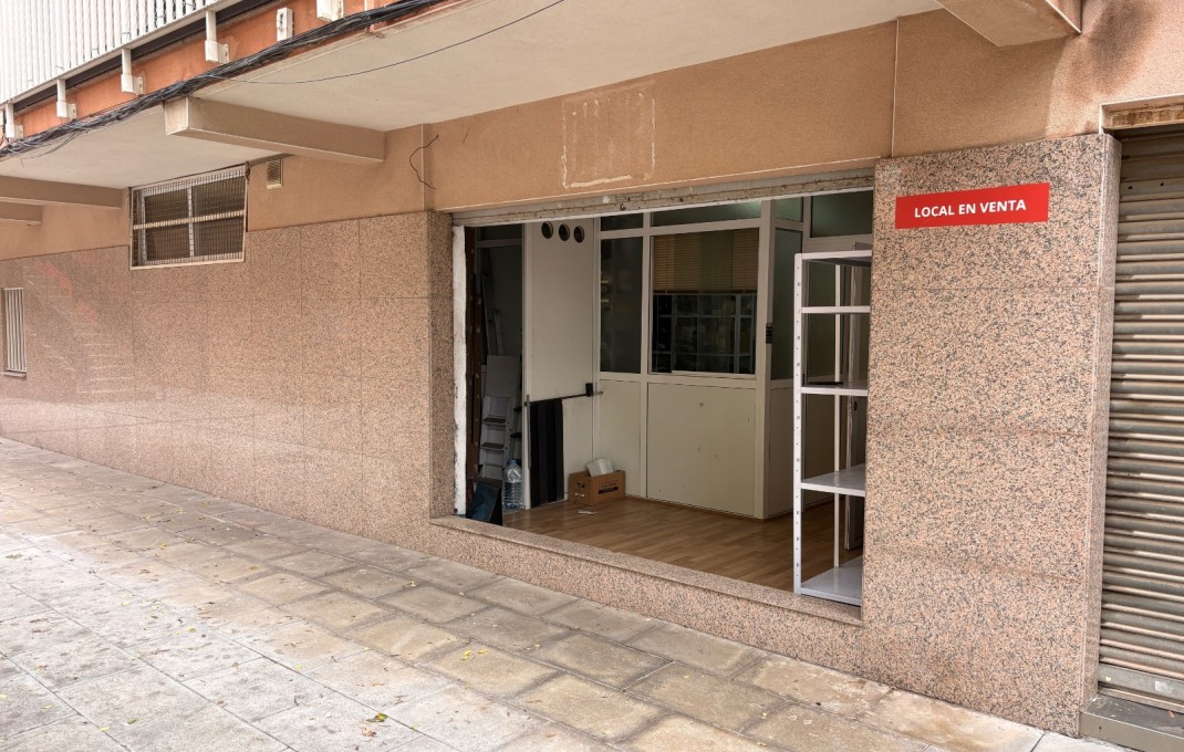Venta - Local comercial -
Sant Boi de Llobregat