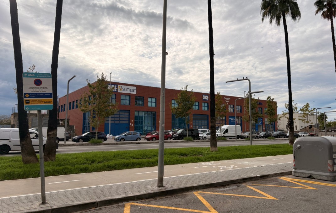 Venta - Local comercial -
Sant Boi de Llobregat