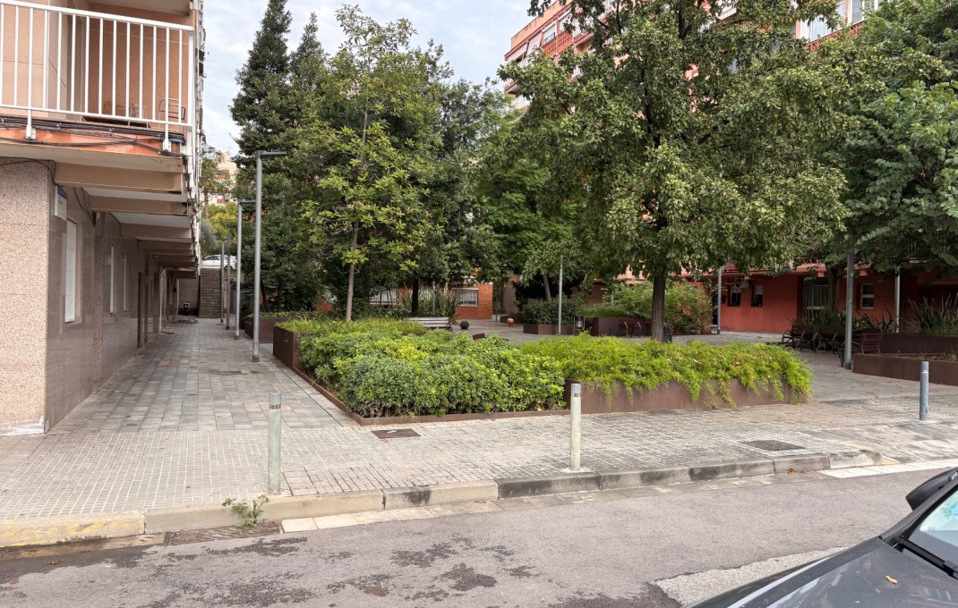 Venta - Local comercial -
Sant Boi de Llobregat