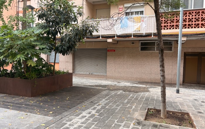 Venta - Local comercial -
Sant Boi de Llobregat