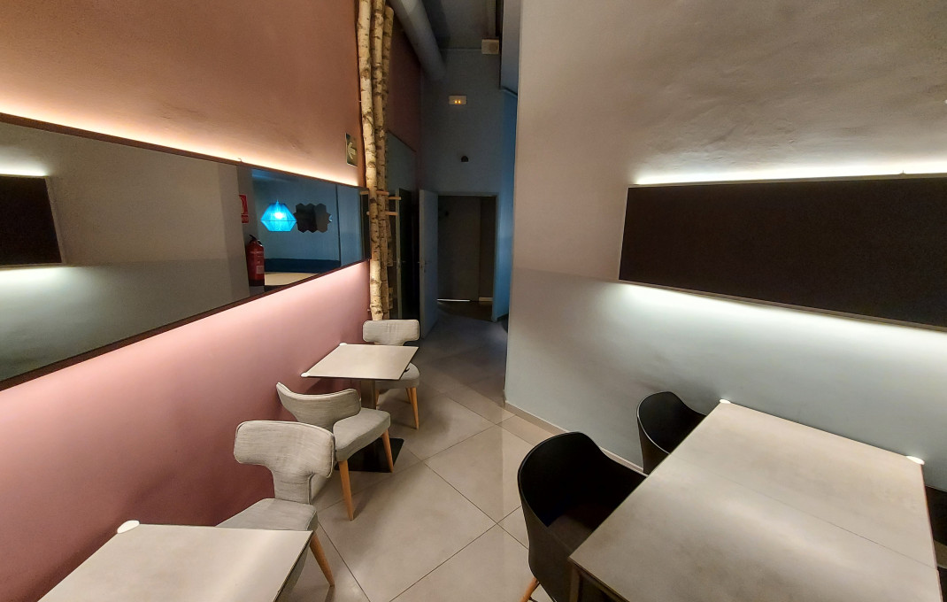 Transfert - Bar Restaurante -
Barcelona - Eixample Derecho