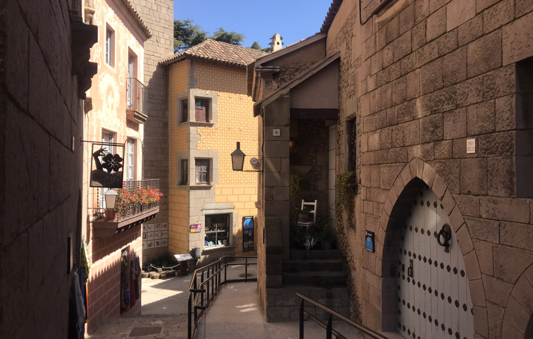 Transfert - Restaurant -
Barcelona - Poble Sec-montjuïc