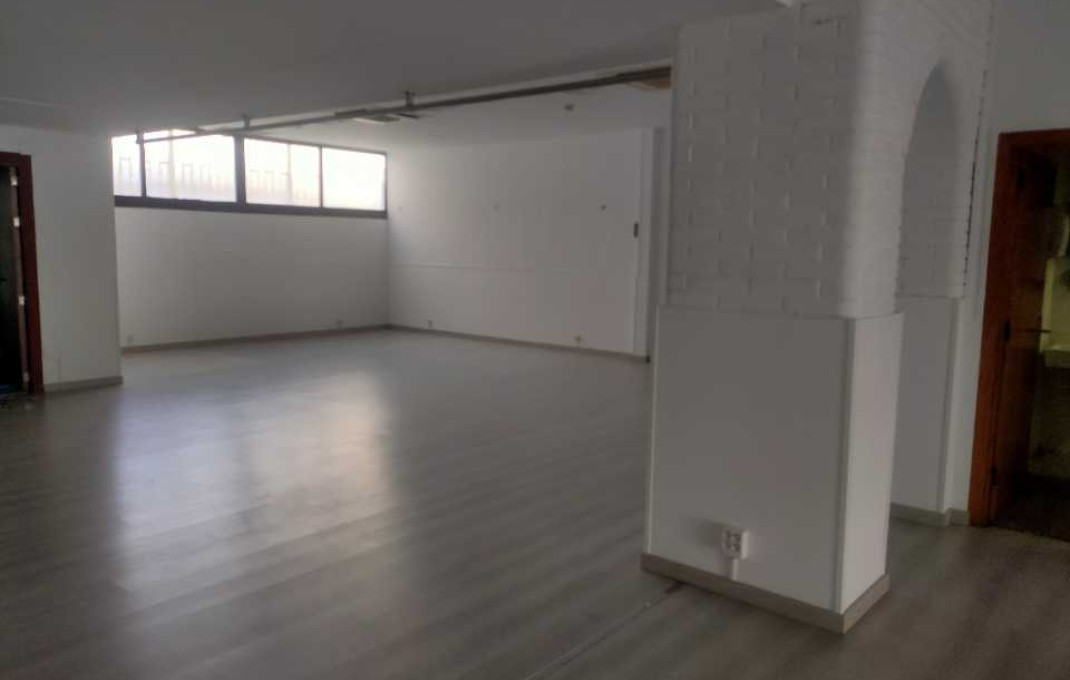 Alquiler - Local comercial -
Badalona - Montigalà