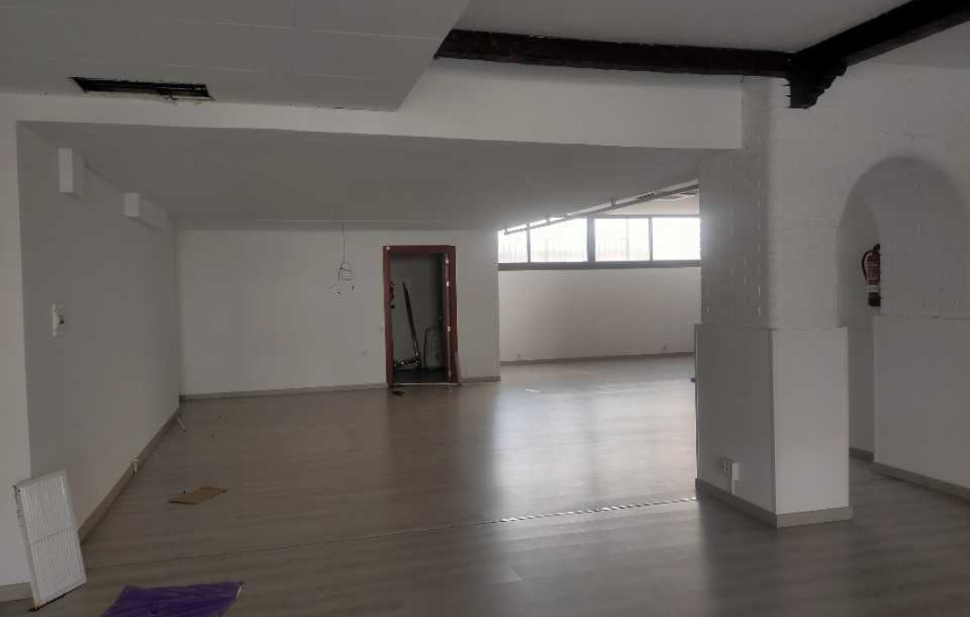 Alquiler - Local comercial -
Badalona - Montigalà