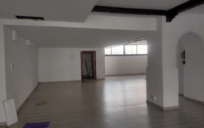 Alquiler - Local comercial -
Badalona - Montigalà