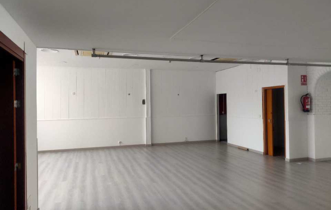 Alquiler - Local comercial -
Badalona - Montigalà