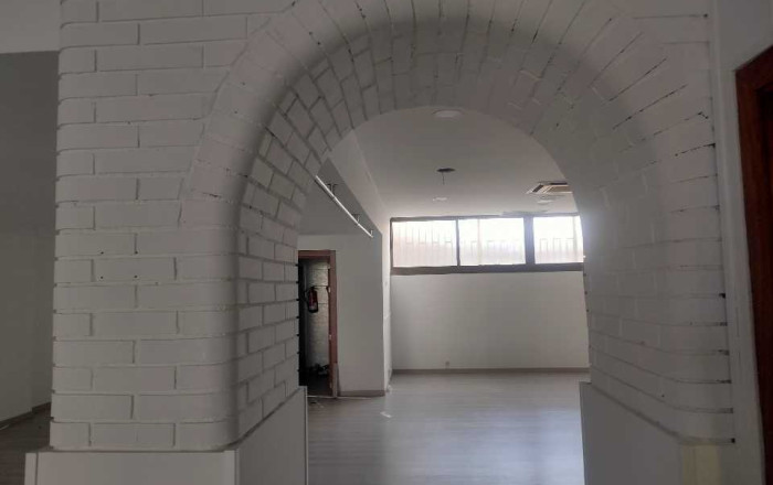 Alquiler - Local comercial -
Badalona - Montigalà