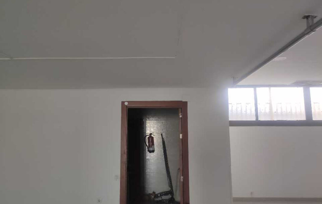 Alquiler - Local comercial -
Badalona - Montigalà