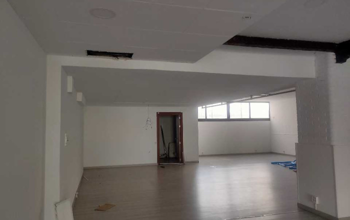 Alquiler - Local comercial -
Badalona - Montigalà