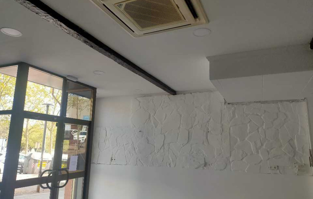 Alquiler - Local comercial -
Badalona - Montigalà