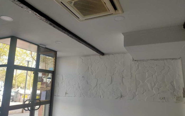 Alquiler - Local comercial -
Badalona - Montigalà