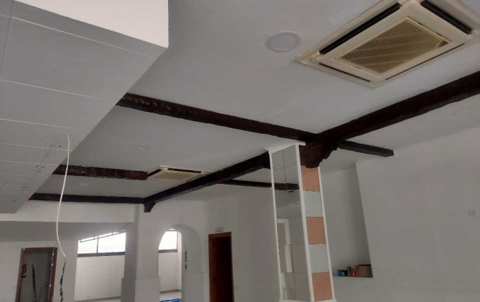 Alquiler - Local comercial -
Badalona - Montigalà