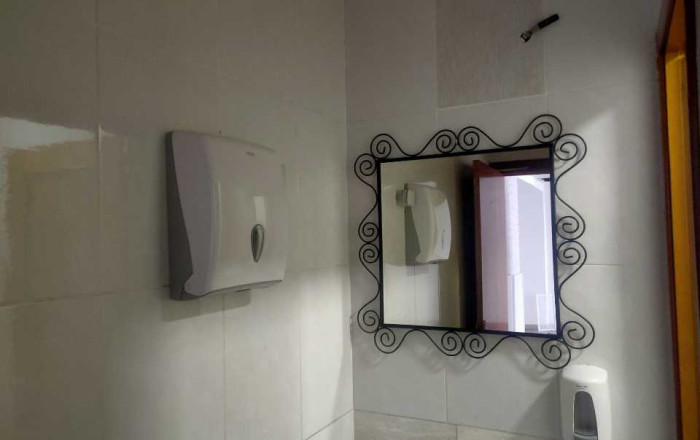 Alquiler - Local comercial -
Badalona - Montigalà