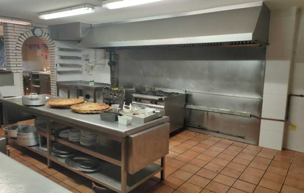 Alquiler - Local comercial -
Badalona - Montigalà