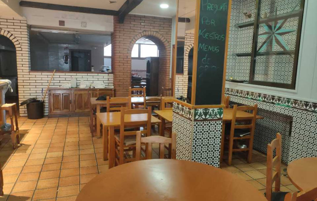 Alquiler - Local comercial -
Badalona - Montigalà