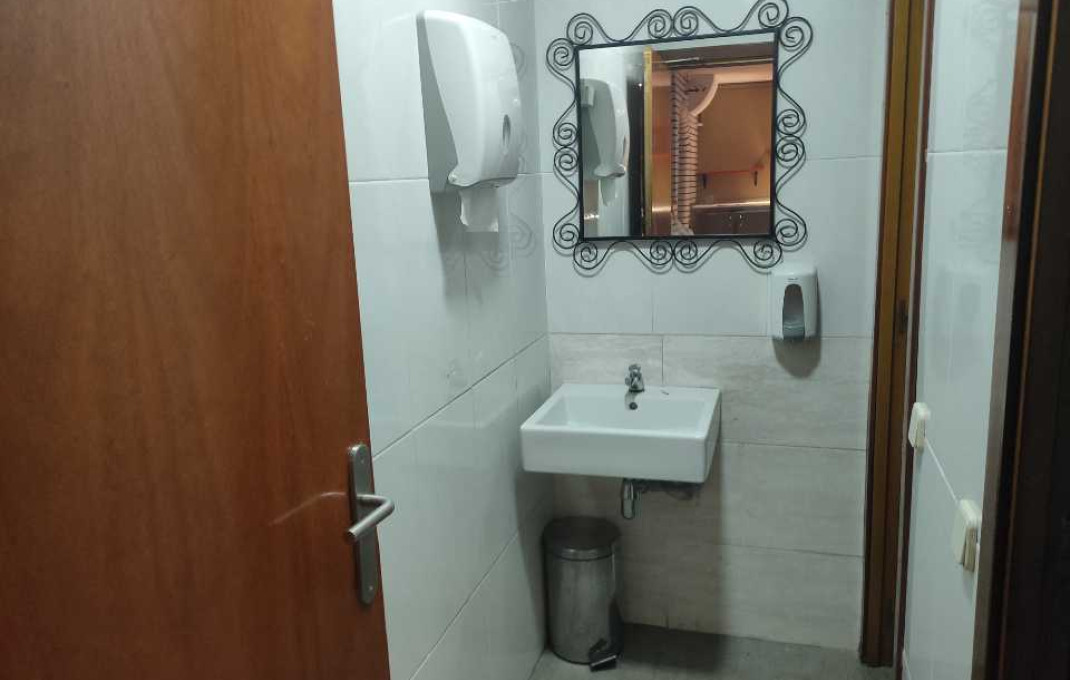 Alquiler - Local comercial -
Badalona - Montigalà