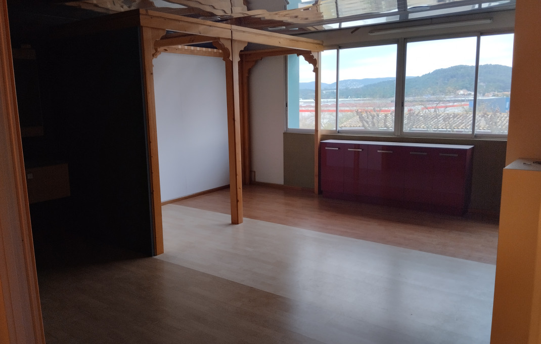 Alquiler - Naves y solares -
Palamós