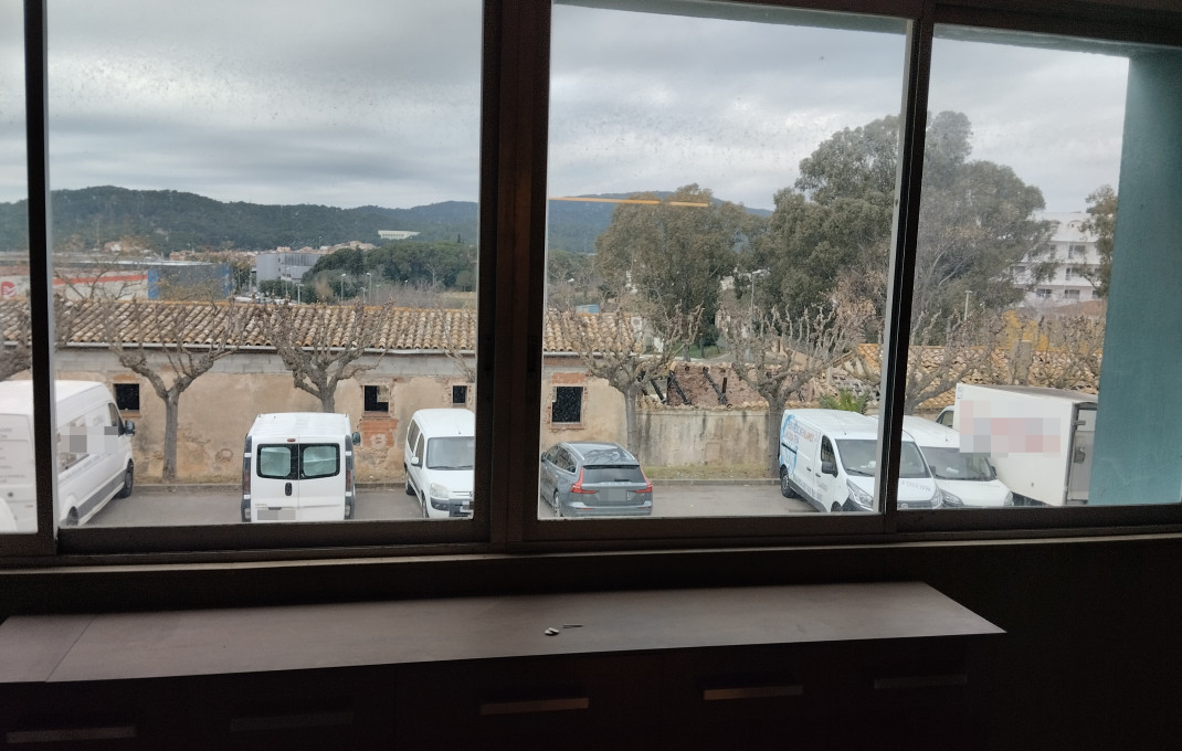 Alquiler - Naves y solares -
Palamós