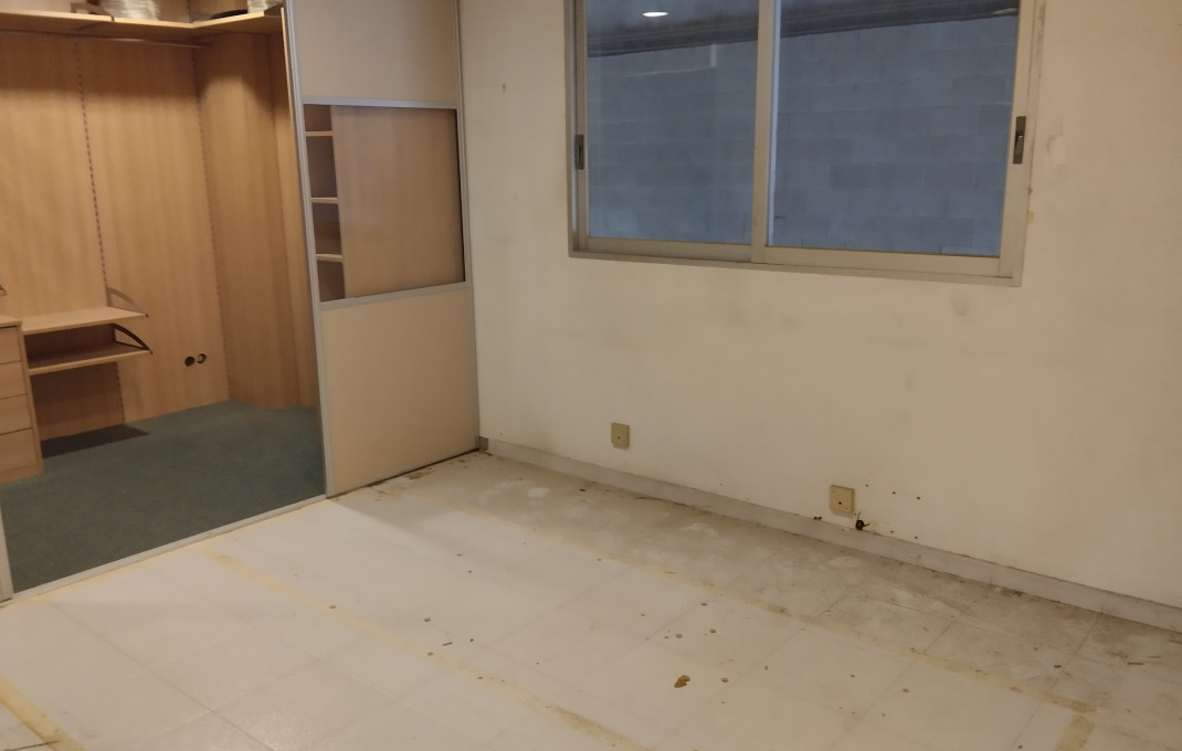 Alquiler - Naves y solares -
Palamós