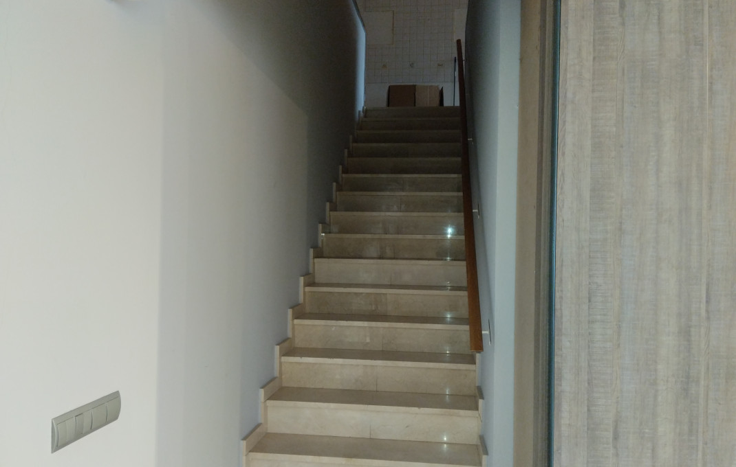 Alquiler - Naves y solares -
Palamós