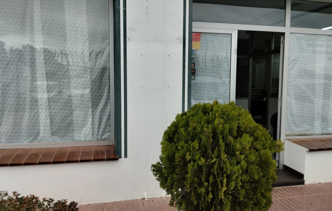 Alquiler - Naves y solares -
Palamós