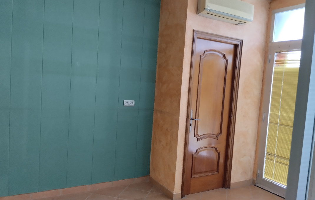 Alquiler - Naves y solares -
Palamós