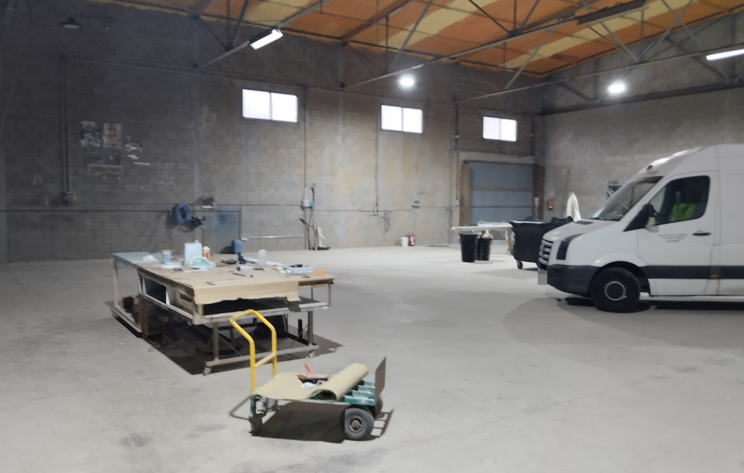 Alquiler - Naves y solares -
Palamós