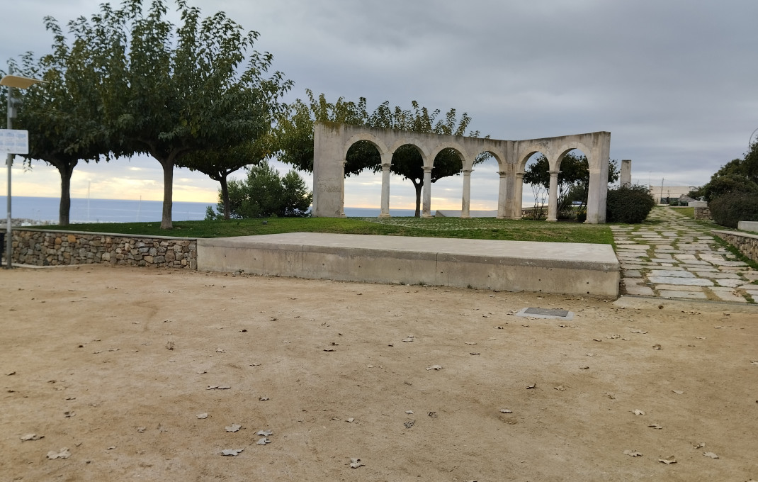 Alquiler - Naves y solares -
Palamós