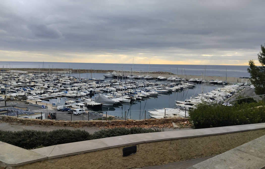 Alquiler - Naves y solares -
Palamós