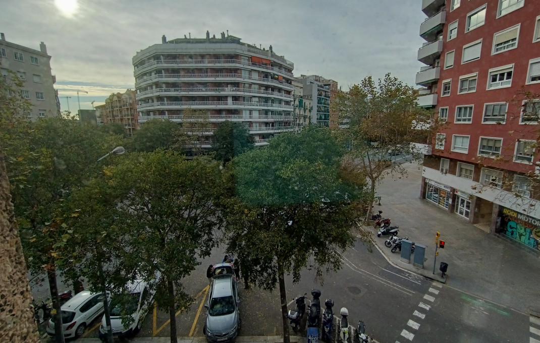Revente - Des bureaux -
Barcelona - Sagrada familia