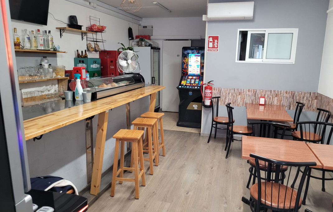 Traspaso - Bar-Cafeteria -
L'Hospitalet de Llobregat - La Torrasa