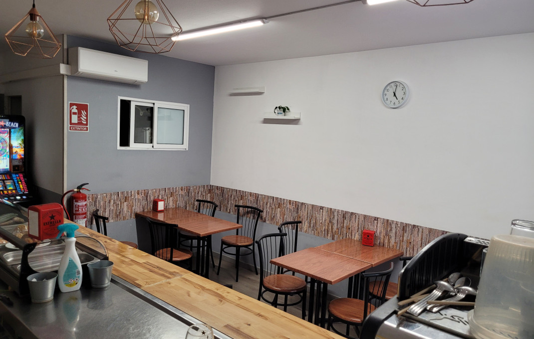 Traspaso - Bar-Cafeteria -
L'Hospitalet de Llobregat - La Torrasa