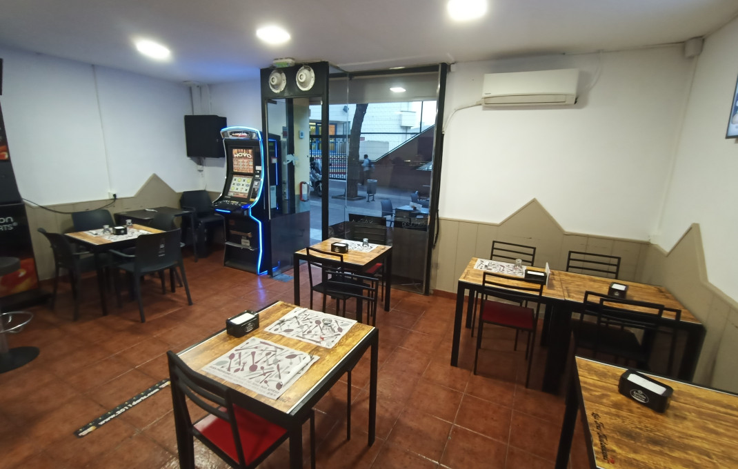 Traspaso - Bar-Cafeteria -
L'Hospitalet de Llobregat - La Florida