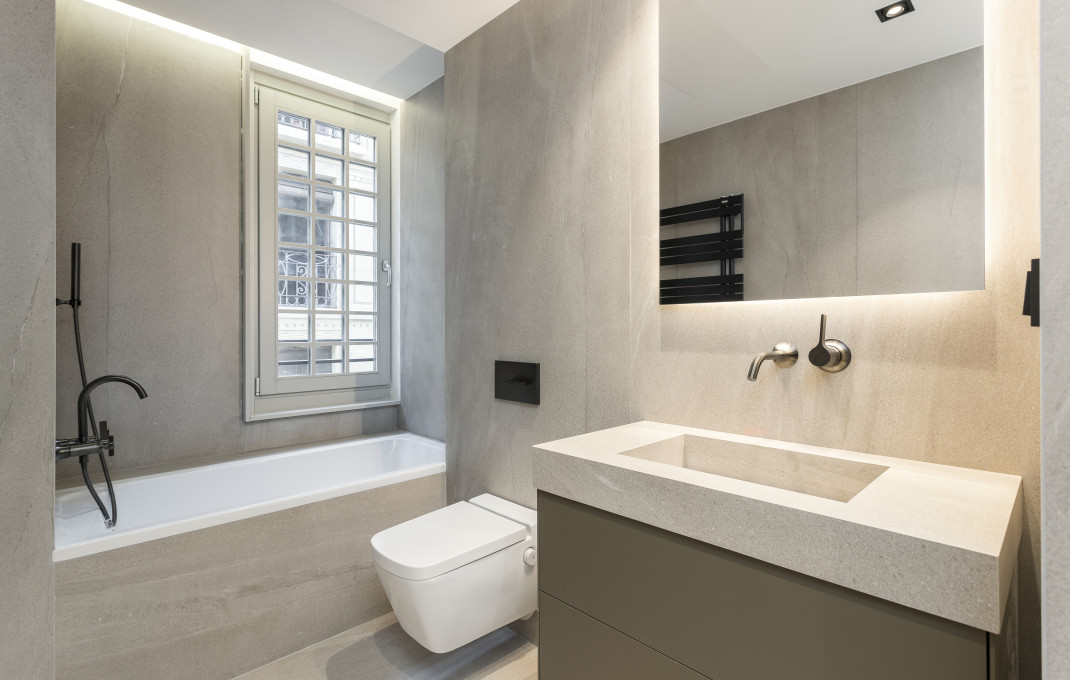 Revente - Piso -
Barcelona - Gótico