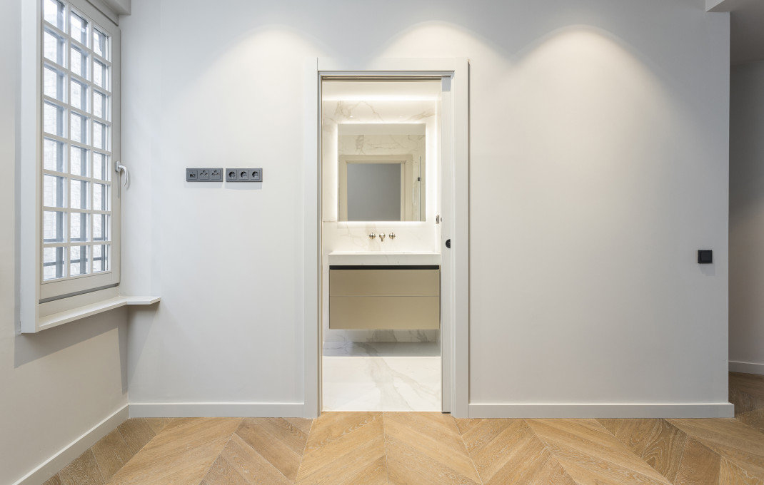 Revente - Piso -
Barcelona - Gótico