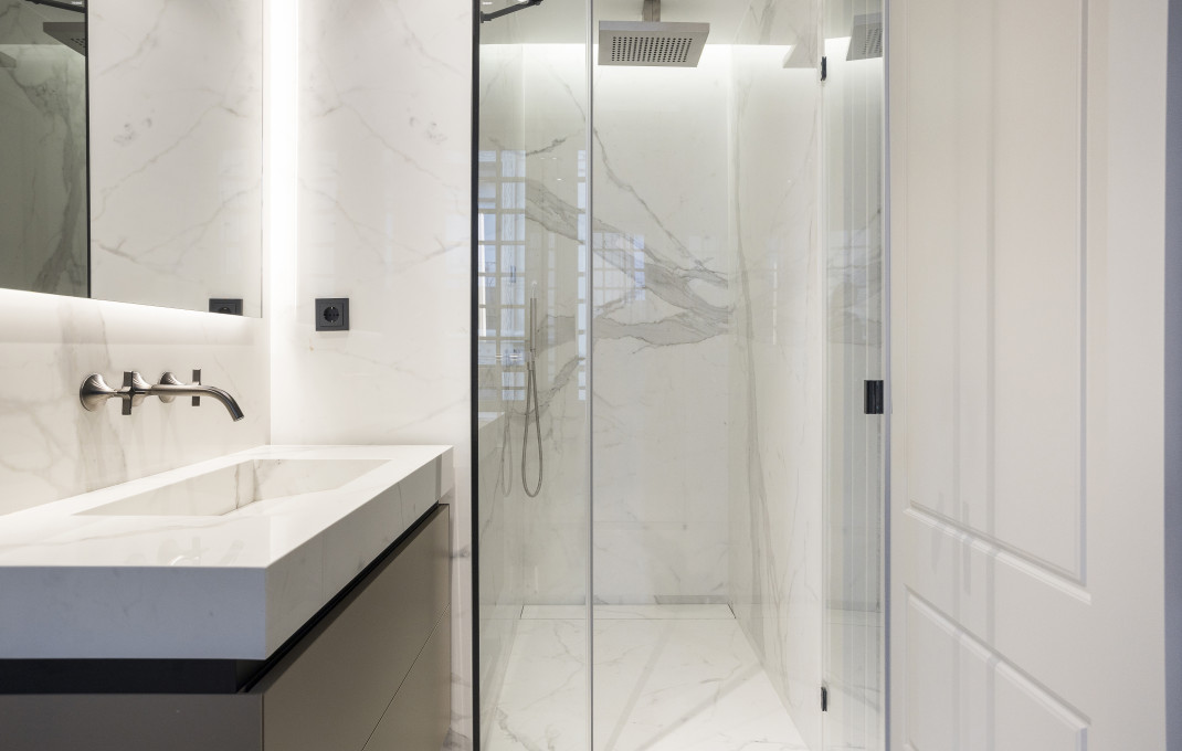 Revente - Piso -
Barcelona - Gótico