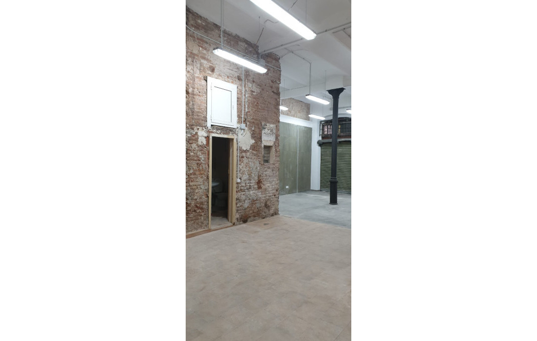 Alquiler - Local comercial -
Barcelona - Eixample Izquierdo