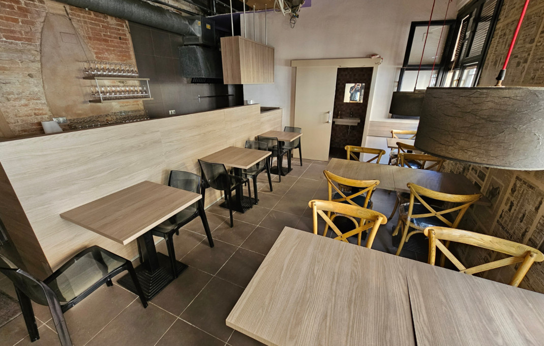 Traspaso - Restaurante -
Barcelona - Sants