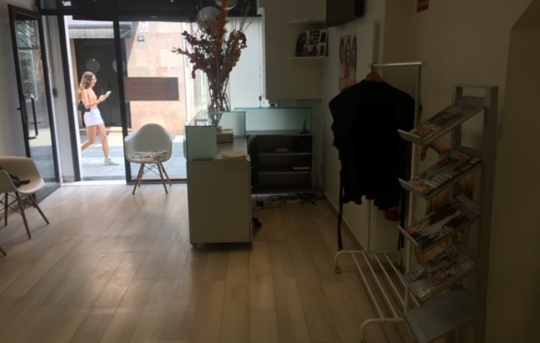 Transfer - Peluquerias y Estetica -
Sabadell