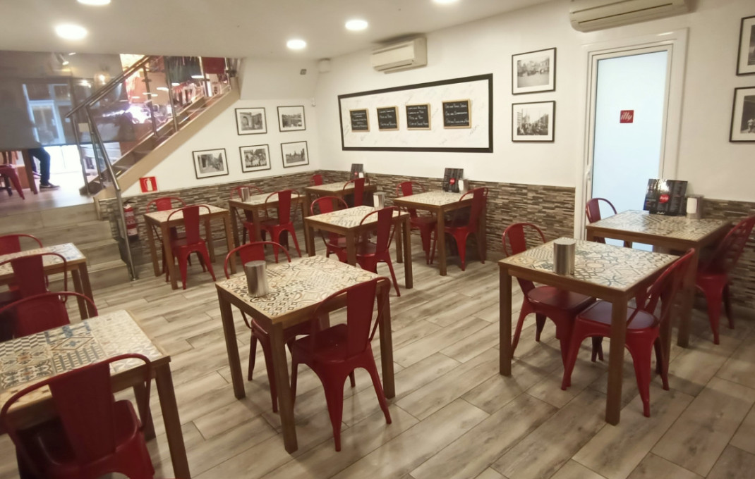 Traspaso - Restaurante -
Barcelona - Gràcia