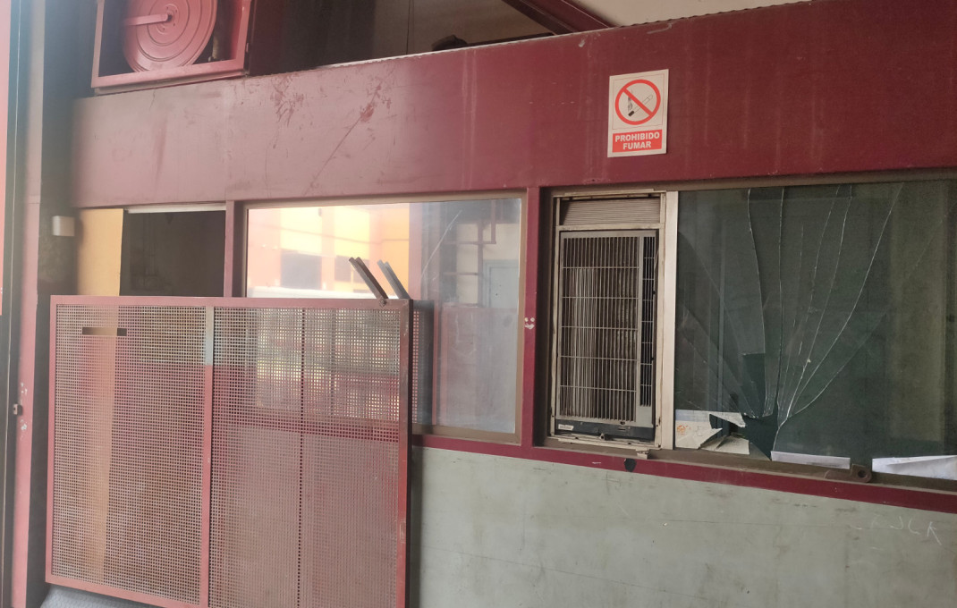 Revente - Naves y solares -
Barcelona - Bon Pastor